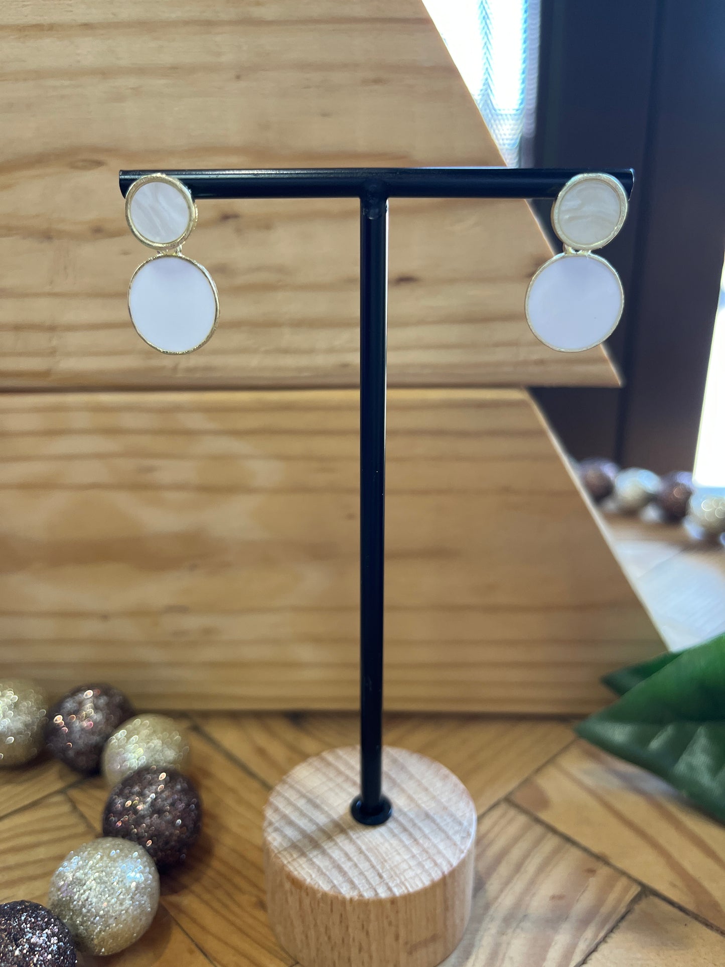 DROP EARRINGS WHITE ENAMEL AND MOTHER OF PEARL CIRCLES 1 PAIR