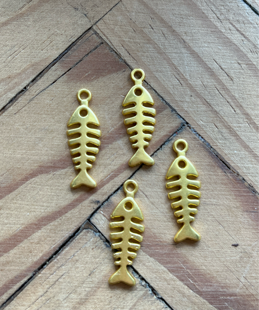 CHARM FISHBONE 25X9MM MATTE GOLD 4 PC be