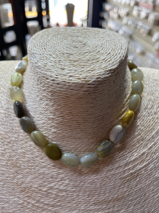 BOTSWANA AGATE YELLOW OVAL 16MM