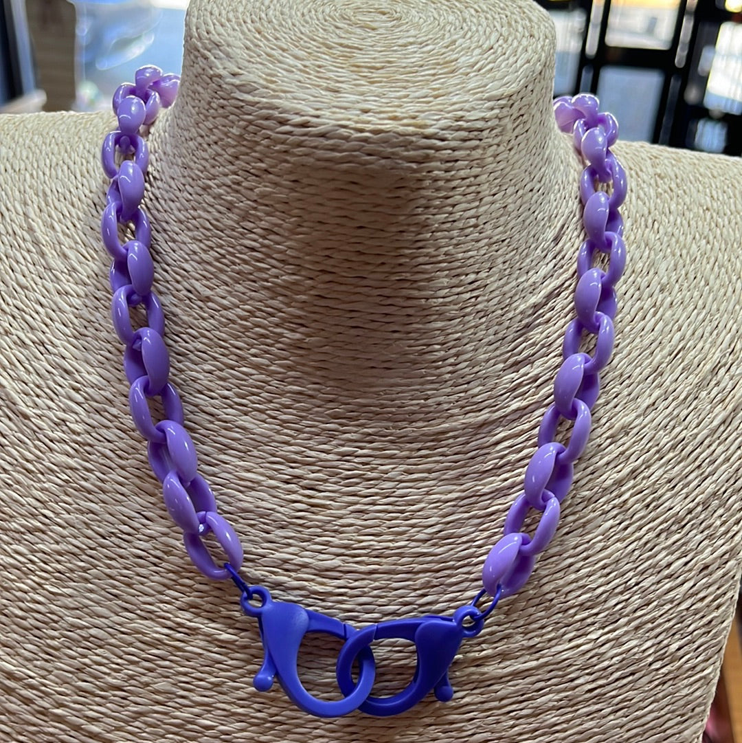 CHAIN MASK ACRYLIC MIX COLORS 24.3" 1 PC