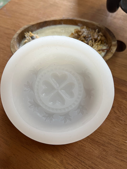 Mold soap round clover