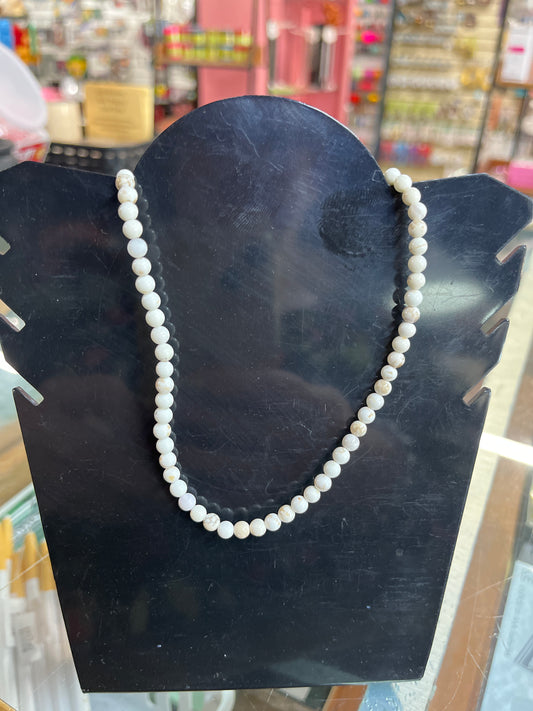 MAGNESITE NATURAL 4MM ROUND 1 STRAND