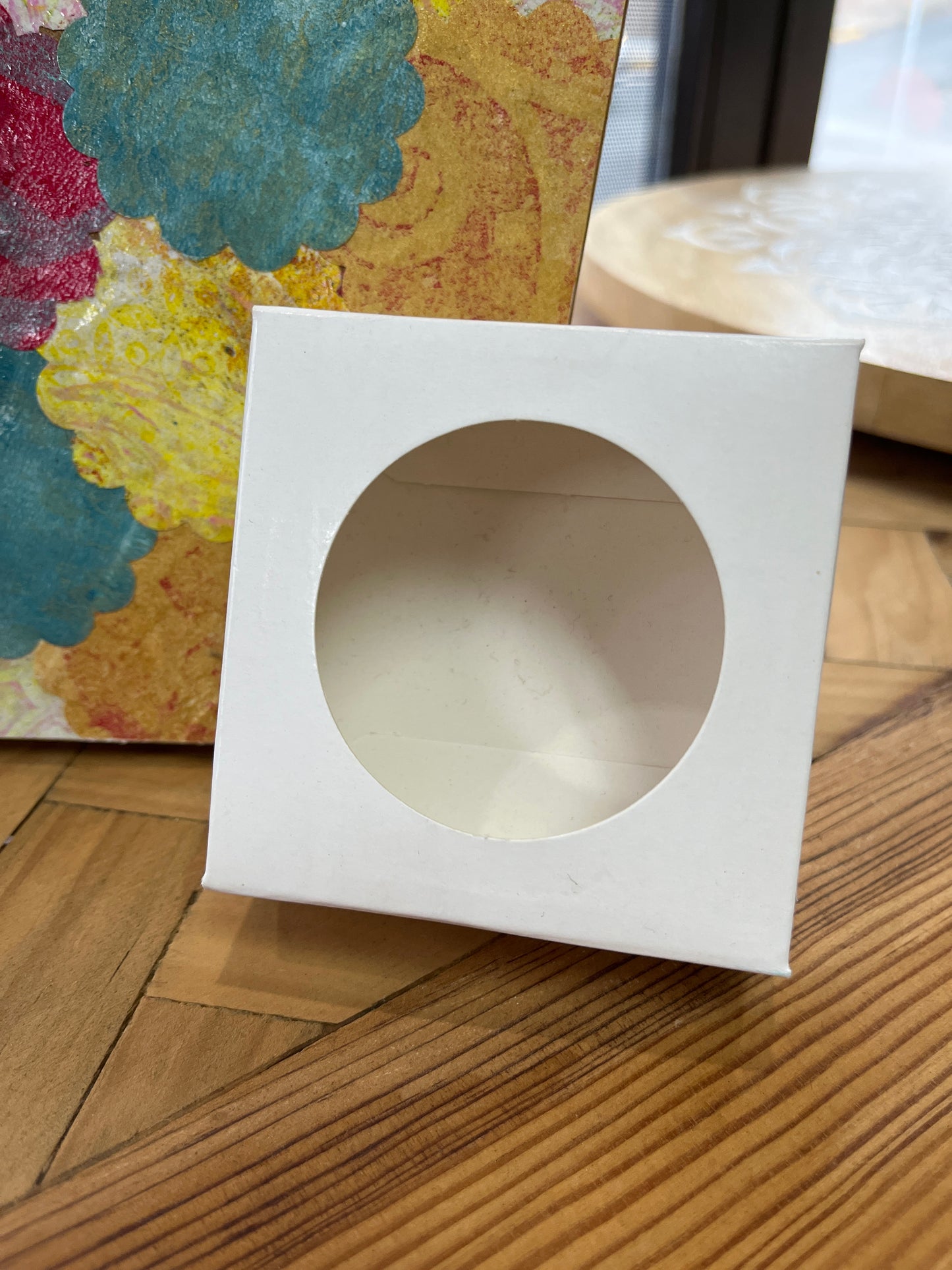 BOX SOAP ROUND WHITE