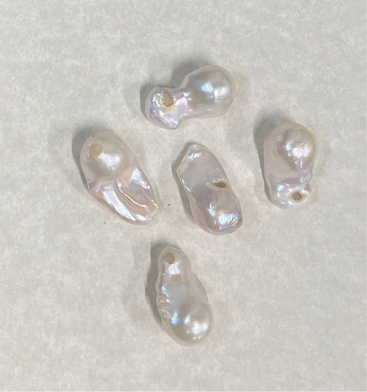 BAROQUE KESHI PEARL TEARDROP 15-30MM HOLE 0.6MM 2 PC