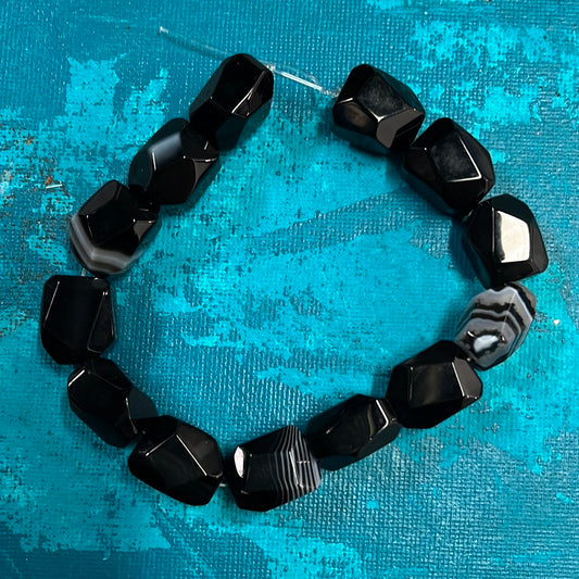BLACK AGATE NUGGET FACETED 17MM 1 STRAND ABOUT 13 PCS