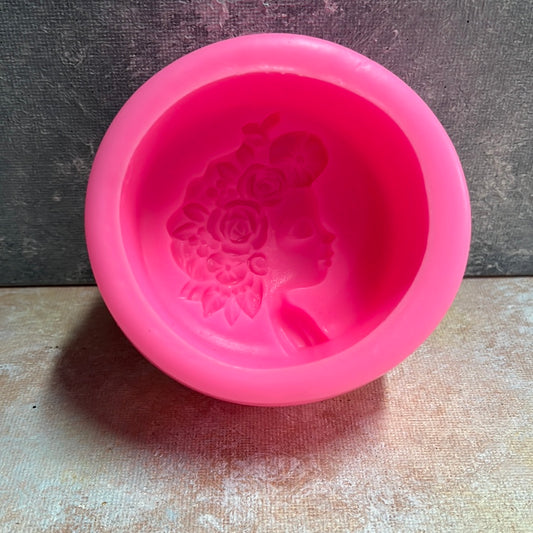 BEAUTIFULL GIRL MOLD 79X37MM 1 PC