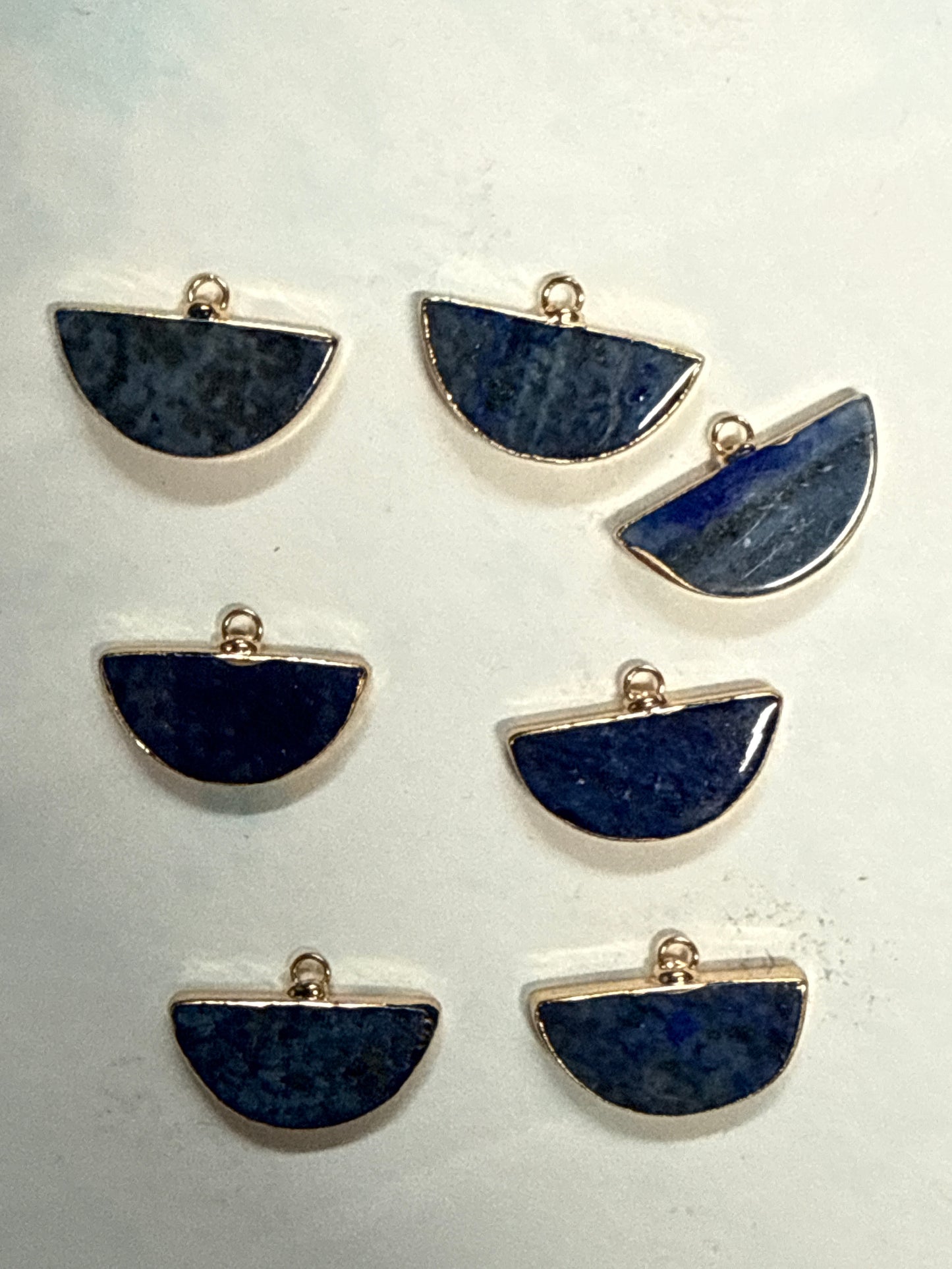 LAPIS LAZULI PENDANT SEMI CIRCLE 18MM GOLD PLATED 1 PC
