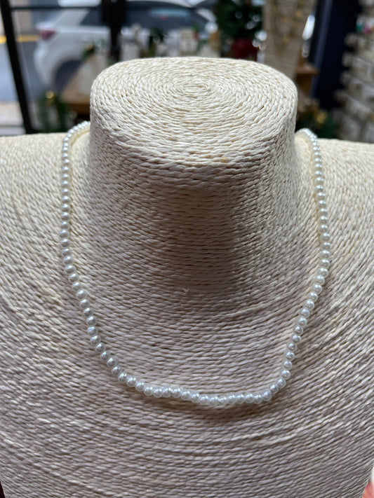 GLASS PEARL 4-5MM ROUND WHITE 1 STRAND