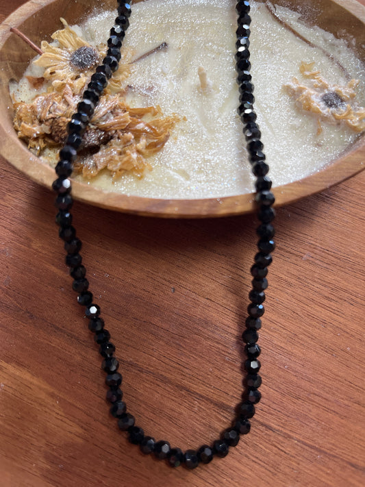 GLASS JADE 3.5 - 4MM ROUND OPAQUE BLACK