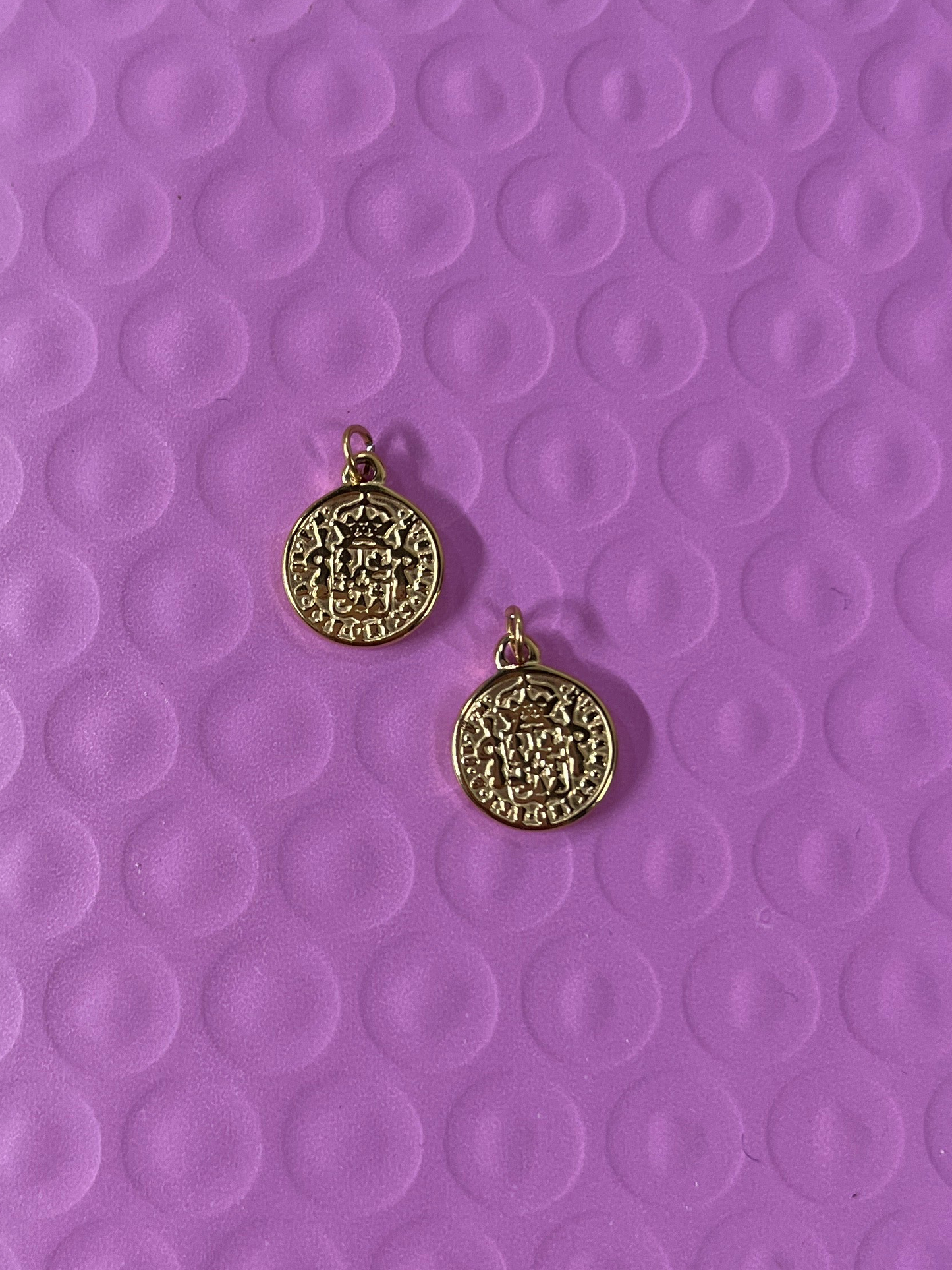 COIN CHARM STAINLESS STEEL GOLD PLATED 18 KT 1 PC