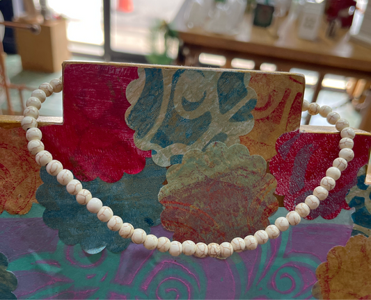 MAGNESITE 6 MM ROUND WHITE 1 STRAND