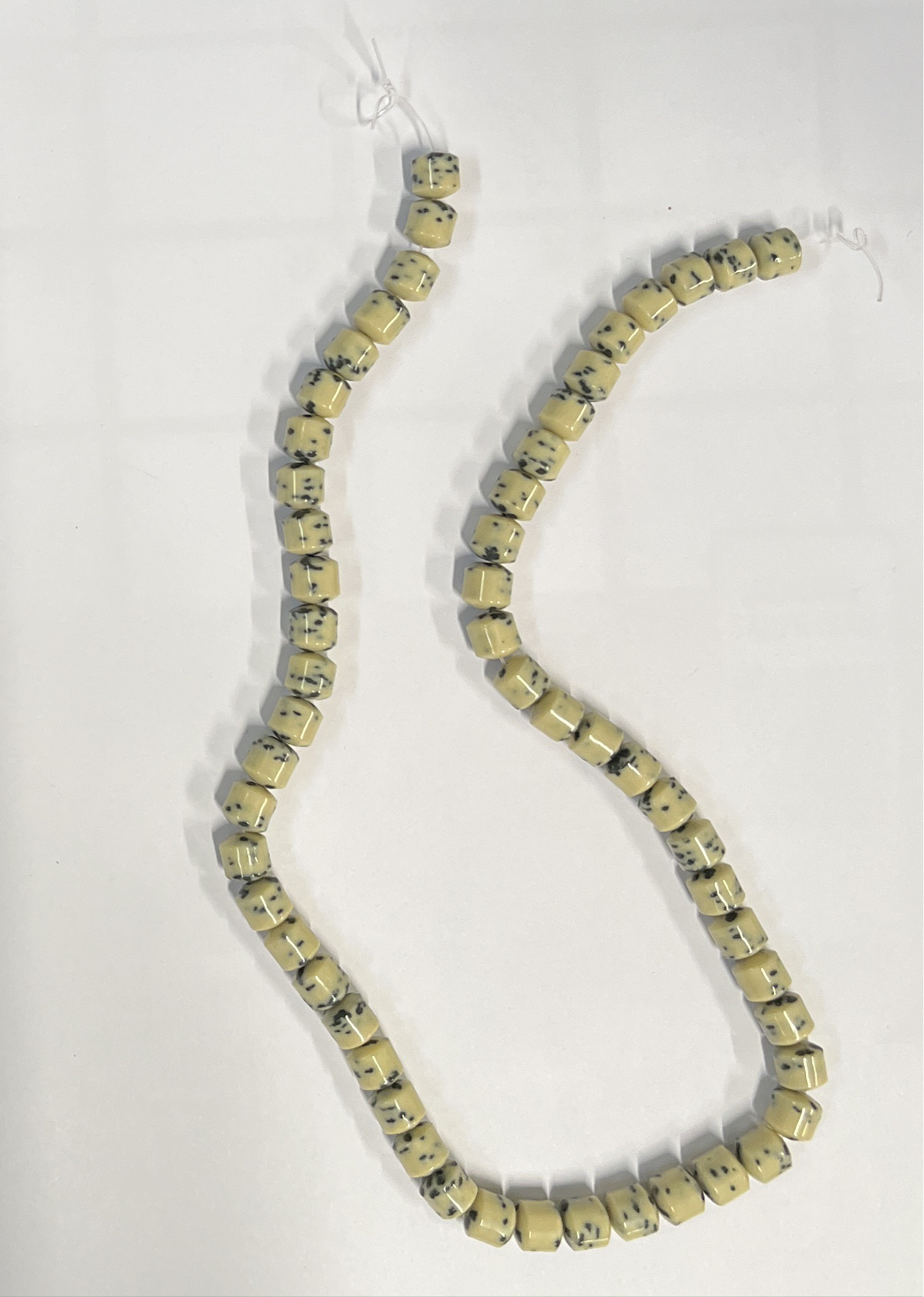 PORCELAIN BEADS COLUMN DALMATIAN 6X6MM 1 STRAND