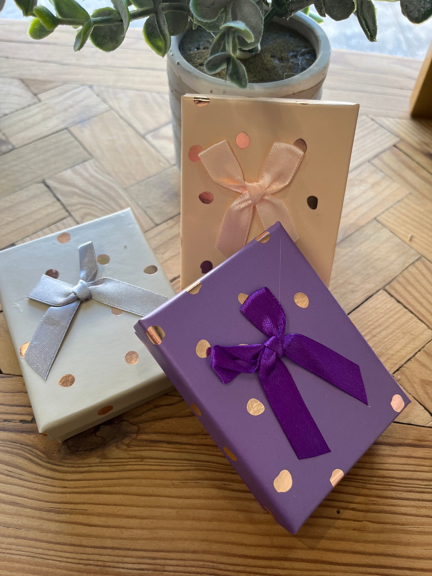 JEWELRY BOX POLKA DOTS 5X5X3.8 MIX COLORS 1 PC