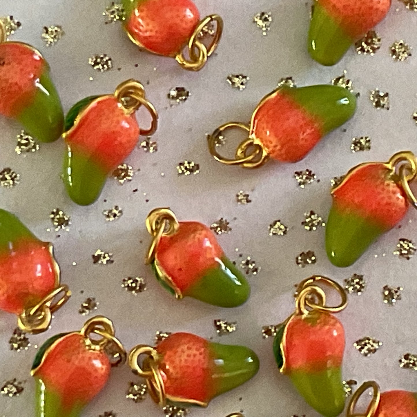 CHARM MANGO 15X8MM MATTE GOLD 2 PC