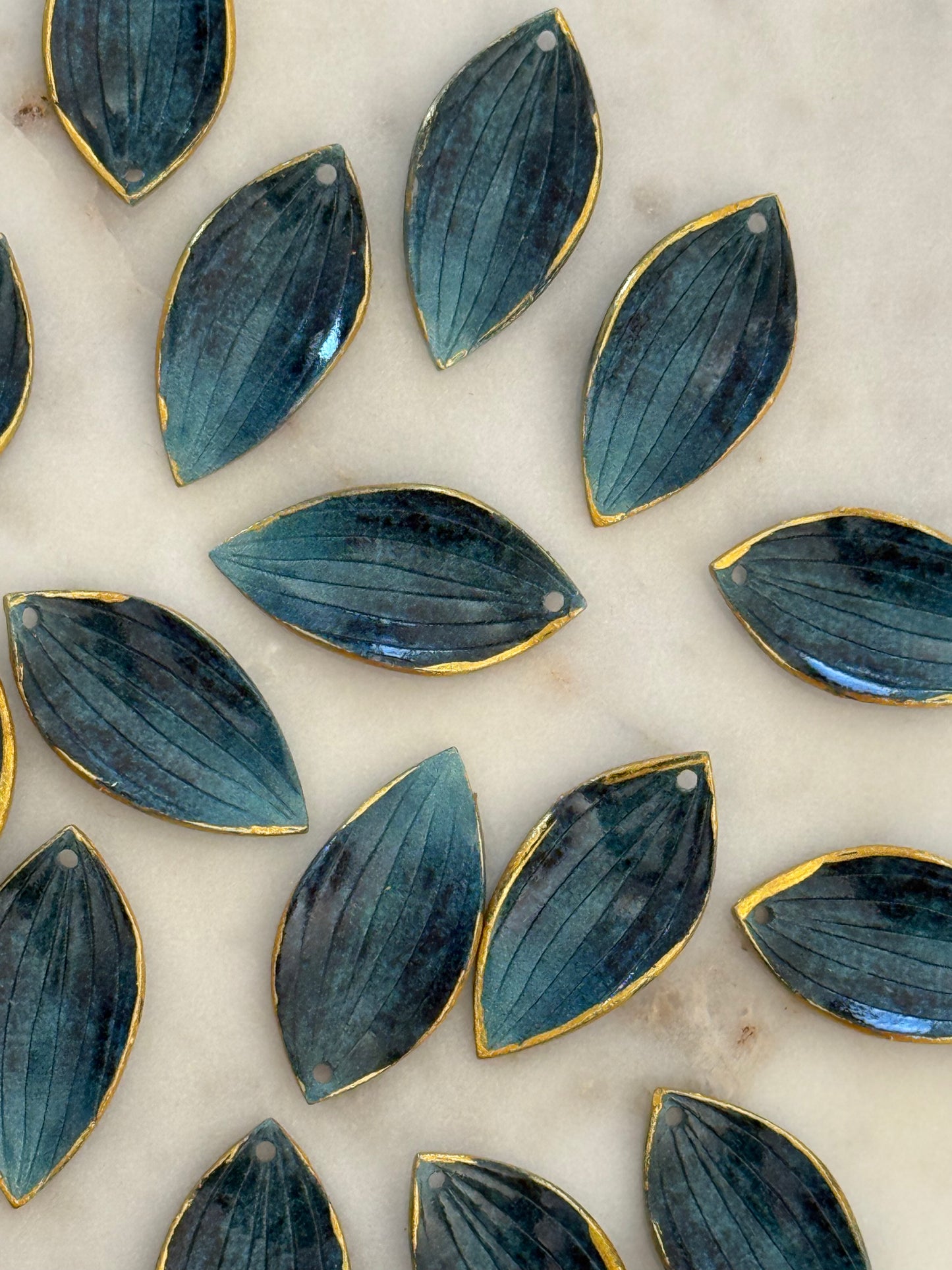 CHARM BLUE LEAF ACRYLIC GOLD RIM 29.5MM 5 PC