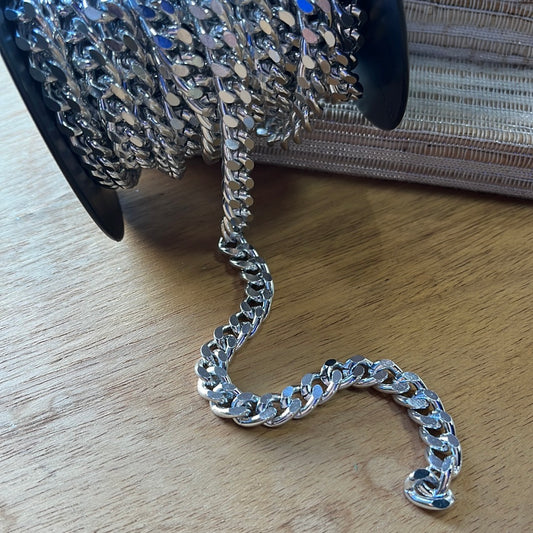 CHAIN ALUMINUM CURB GAINSBORO SILVER 12X9MM YDA.