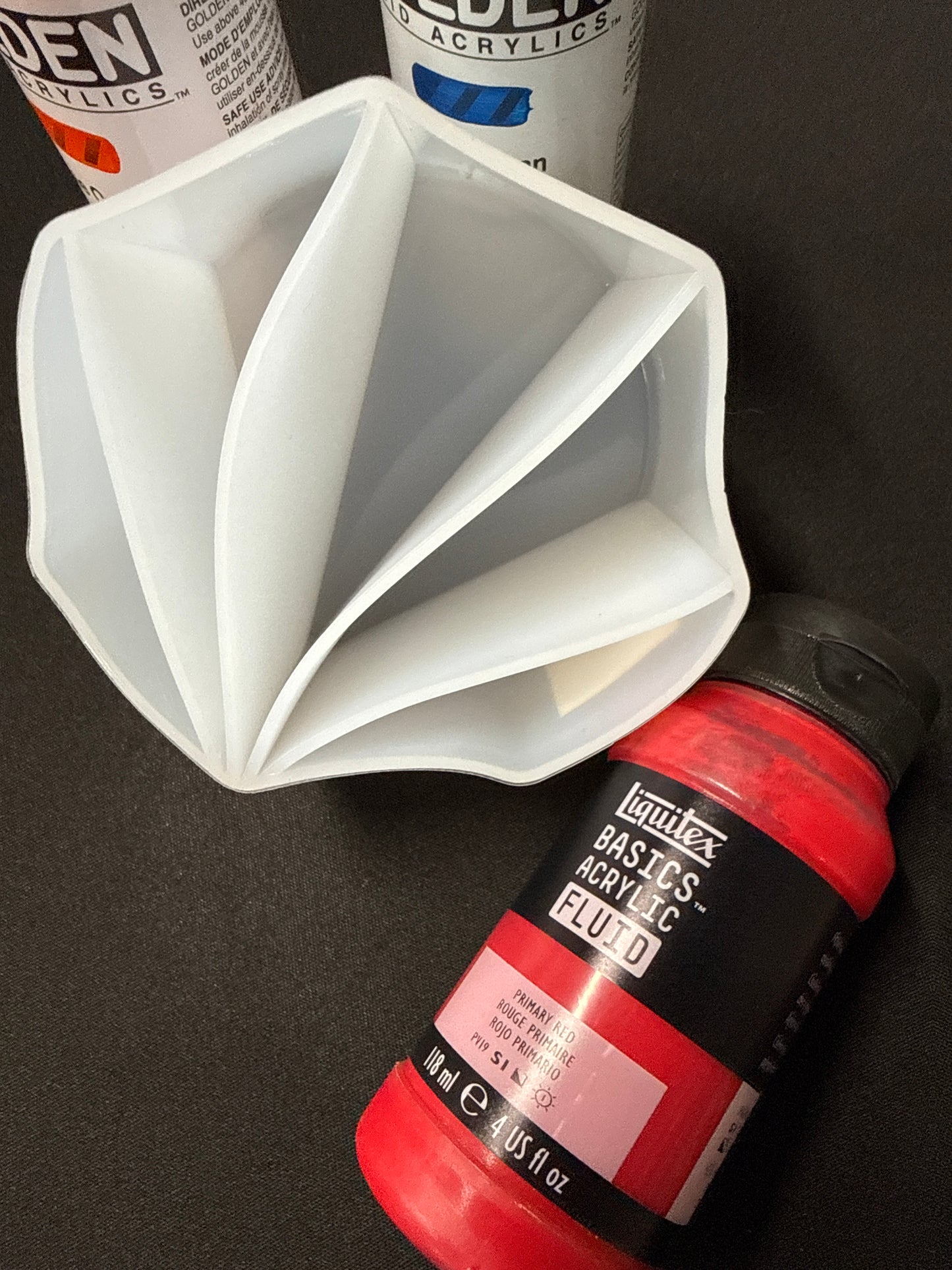 SPLIT CUP FOR POURING