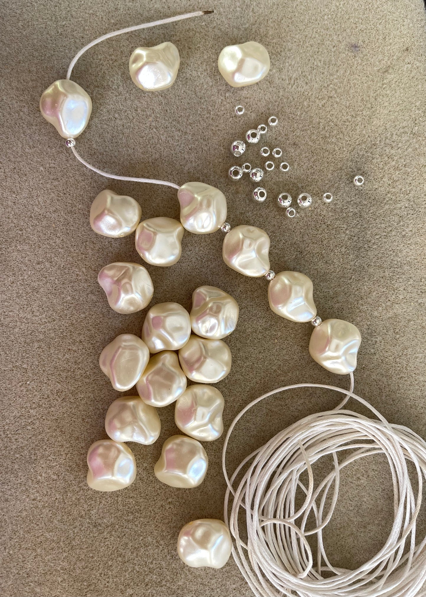 PEARL NUGGET ACRYLIC BEIGE 20X18MM 5 PC
