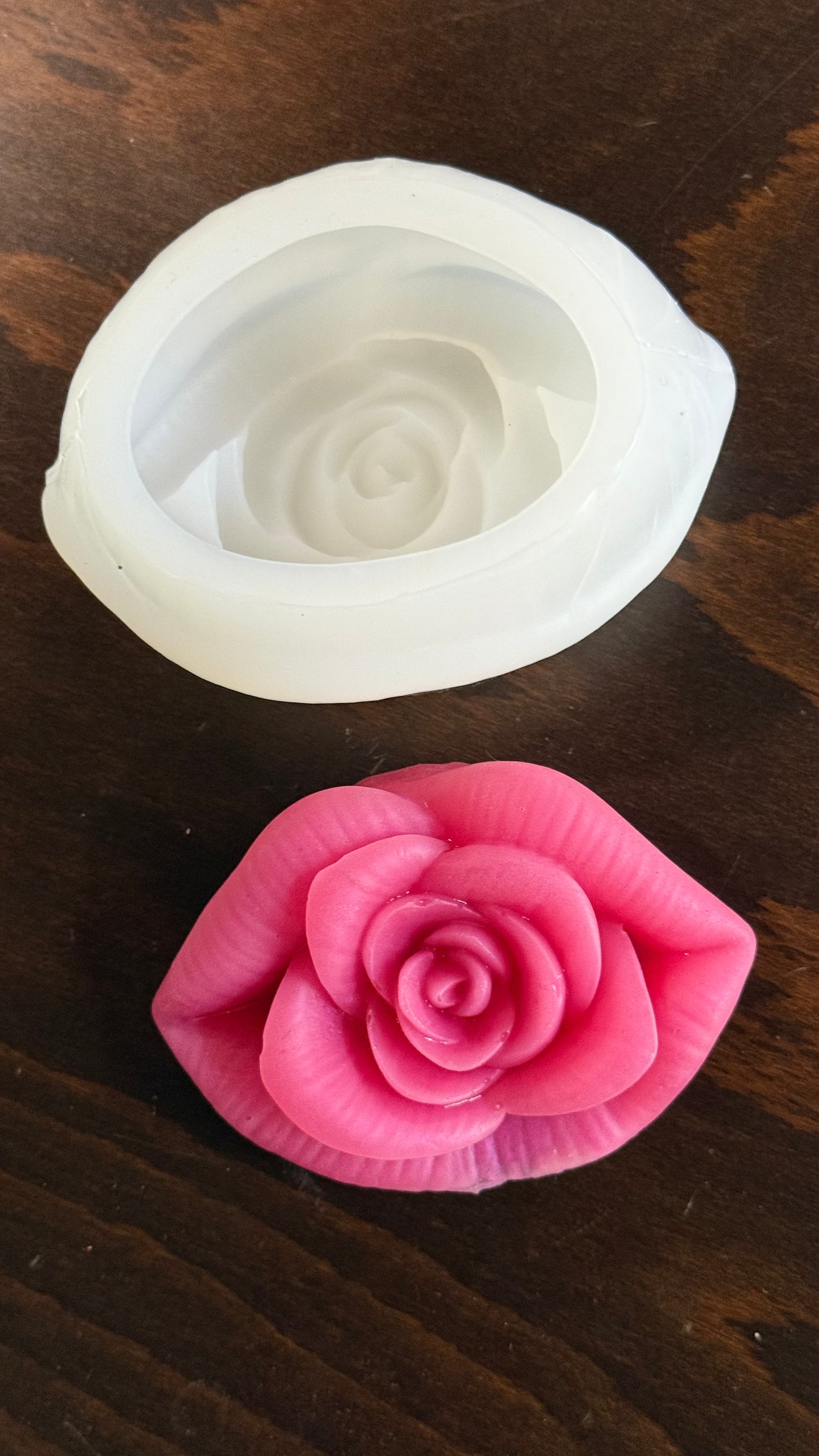 SILICONE MOLD ROSE LIPS 1 PC