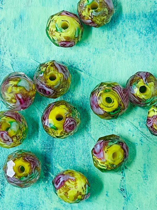 GLASS LAMPWORK10X75MM GOLD WITH INNER FLOWERS PER 6 PC