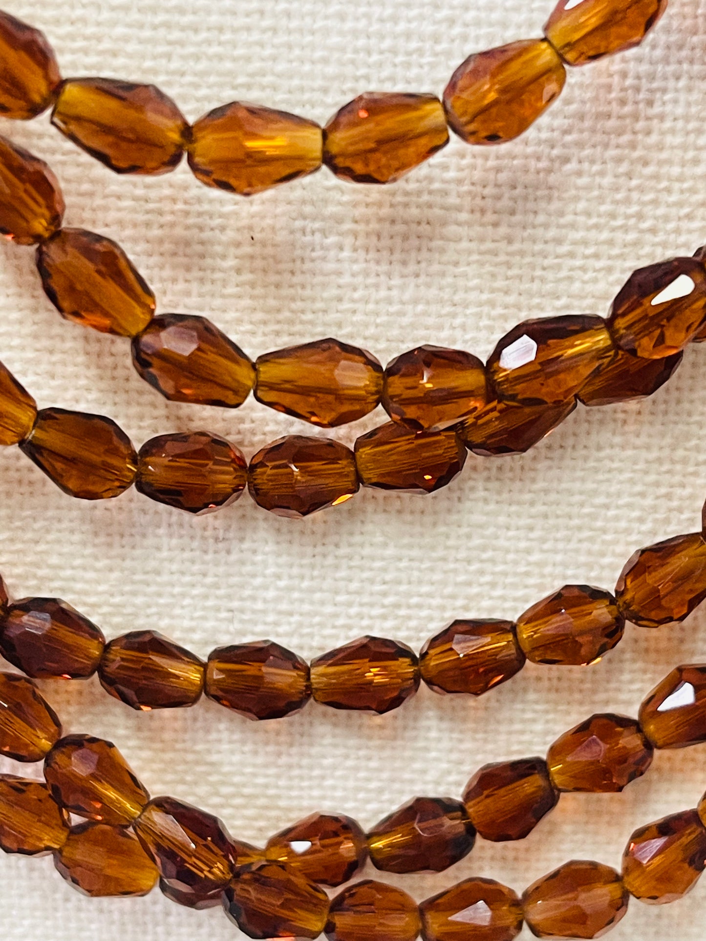 GLASS TEARDROP 5x7 mm SADDLE BROWN 66-68 PCS PER 1 STRAND