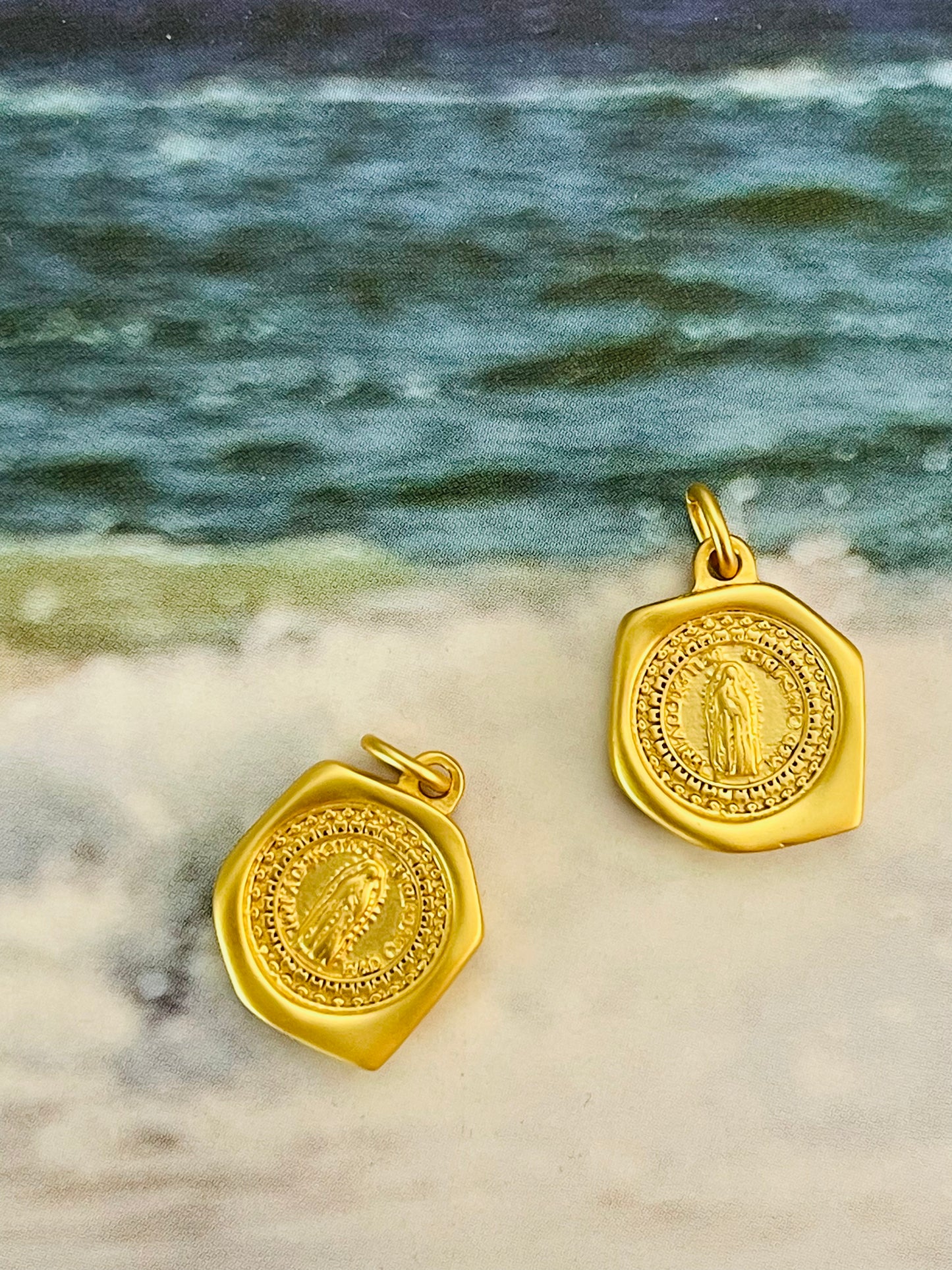 MEDAL VIRGIN MARY MATTE GOLD 16X12MM 1PC