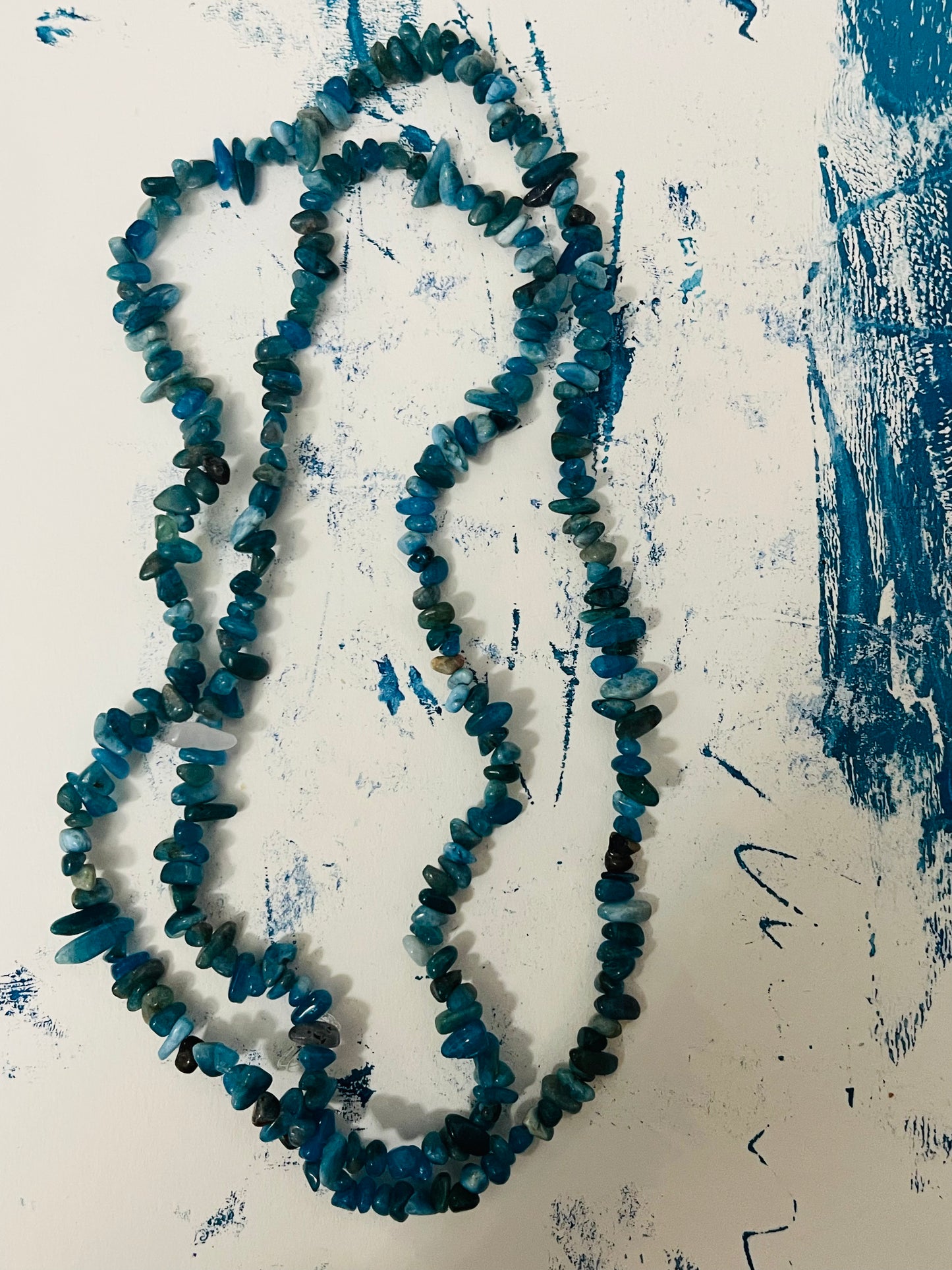 APATITE CHIP 4-8MM 1 STRAND ABOUT 290 PCS