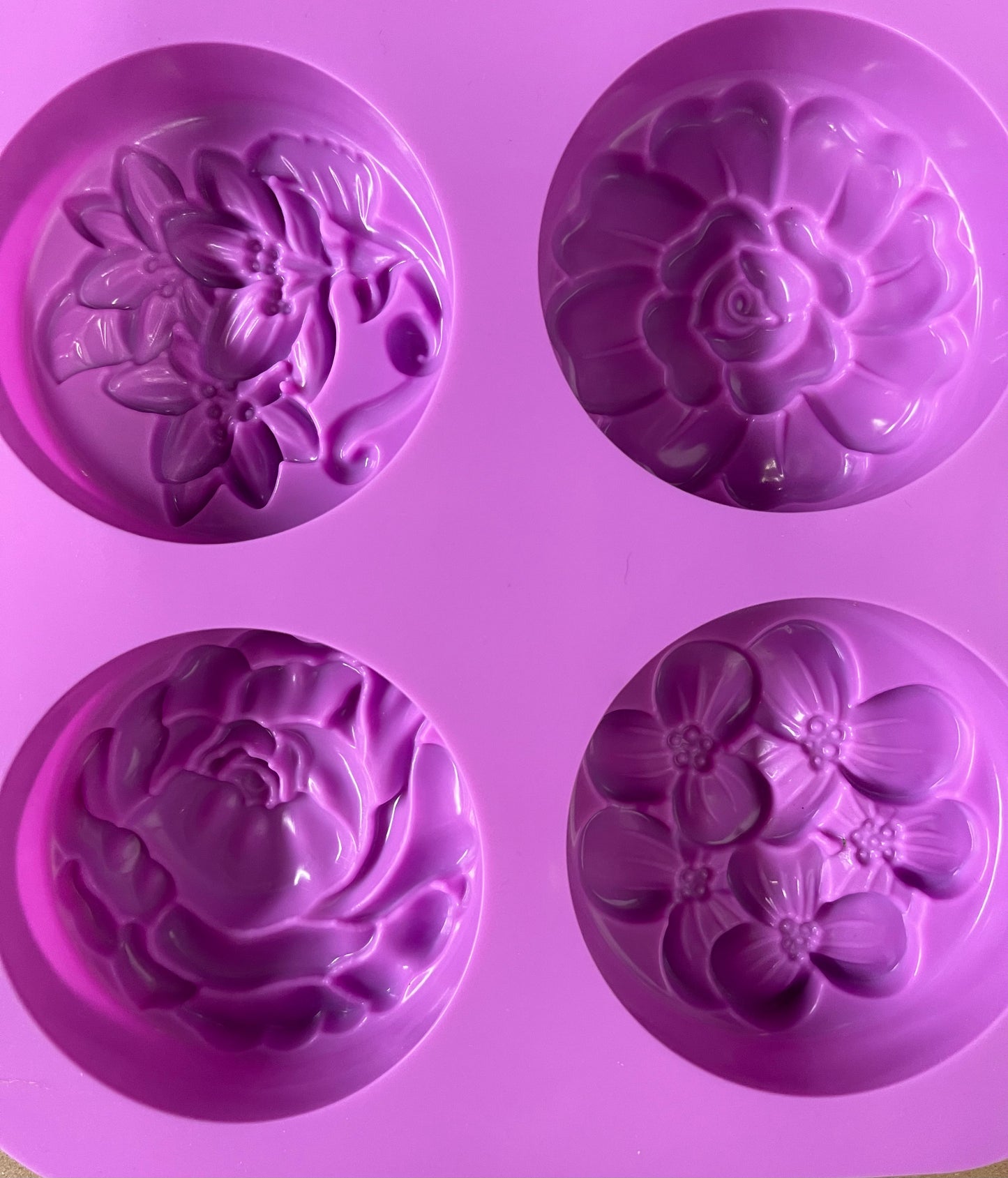 MOLD ROUND WITH FLOWERS 4 SHAPES 1 PC