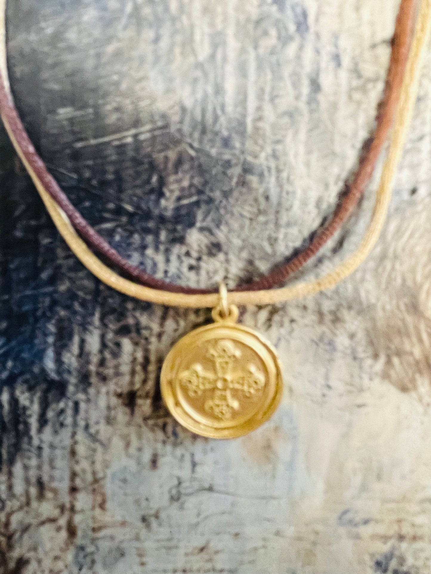 CHARM CROSS ROUND MATTE GP 2PC