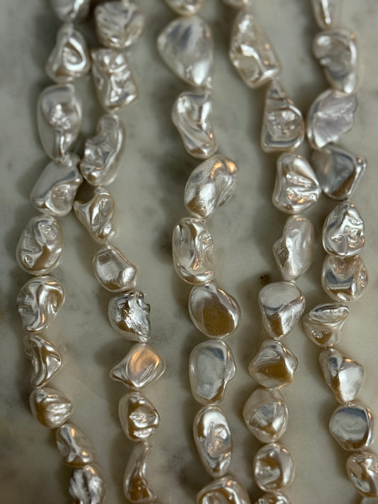 SHELL PEARL NUGGET 9-28MM WHITE SMOKE COLOR 1 STRAND