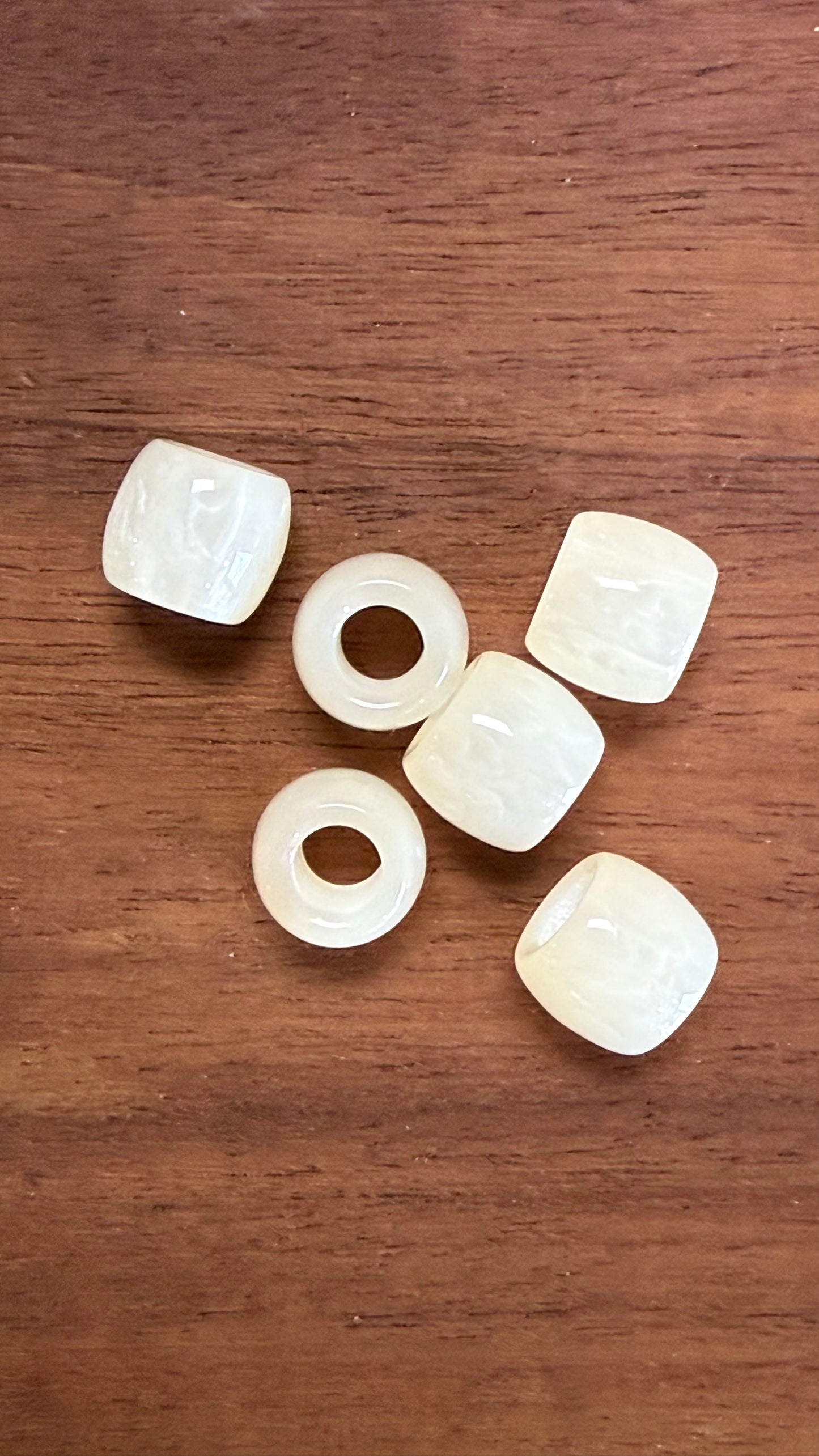 RESIN BEAD ROUND LARGE HOLD BEIGE 1 PC