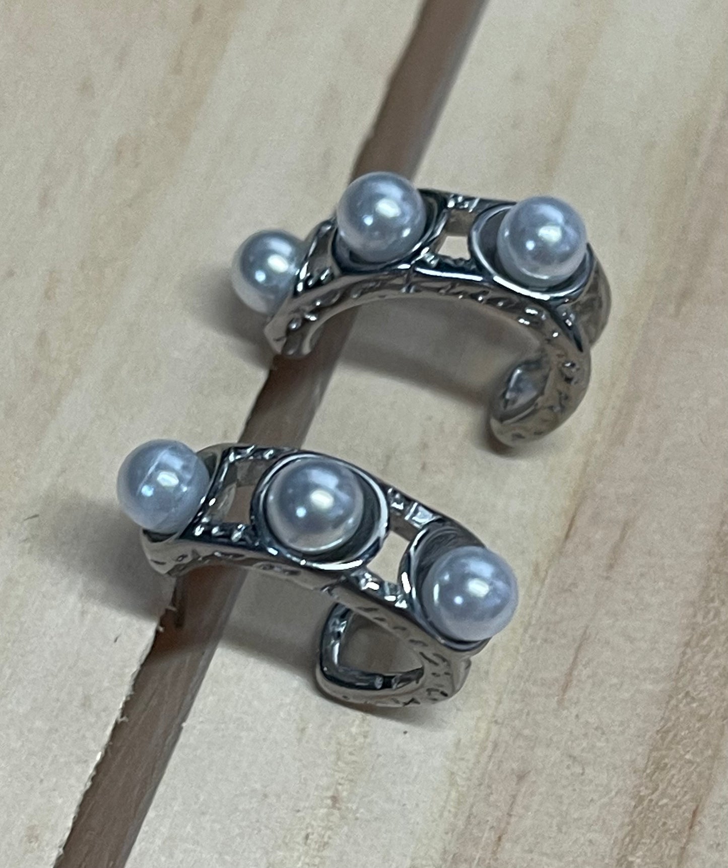 STUD EARRING HALF HOOP WITH PEARLS STAINLESS STEEL 1 PAIR