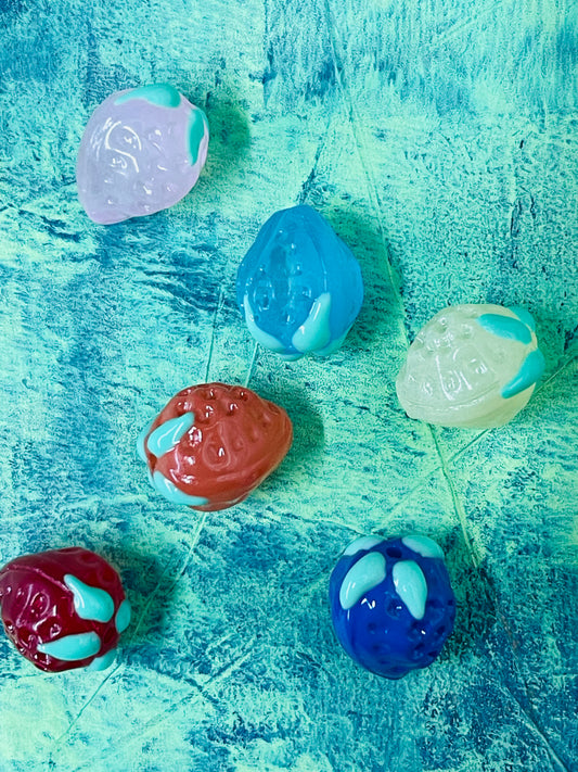 GLASS LAMPWORK STRAWBERRY 13MM 6 PCS