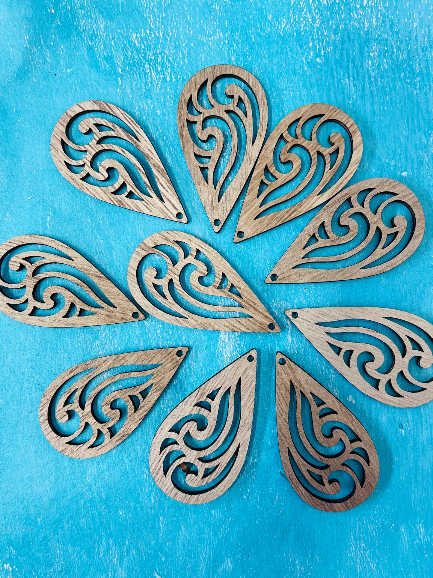 WOOD PENDANT TEARDROP ANTIQUE WHITE 57MM HOLE 2MM 10 PC