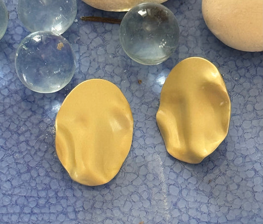 STUD EARRINGS HAMMERED OVAL DISKS