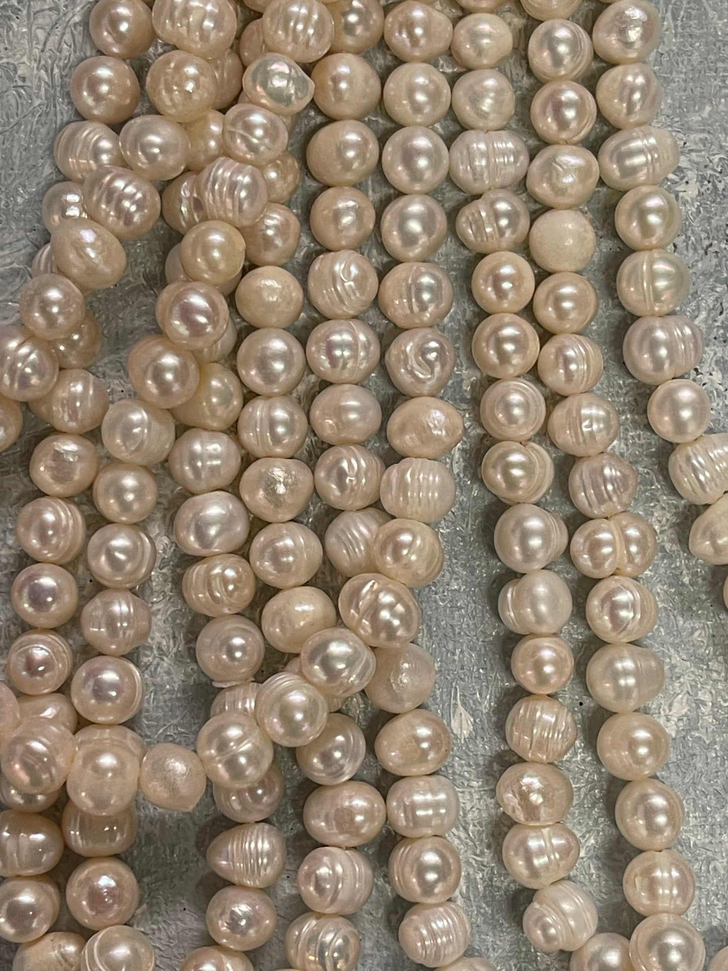 FRESHWATER PEARL POTATO CREAMY COLOR 6-7 MM 1 STRAND