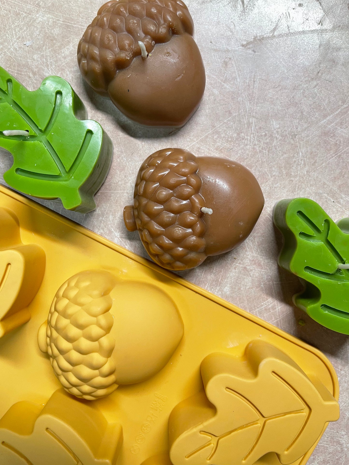 MOLD SILICONE CHESTNUTS AND LEAVES 6 CAVITIES 1 PC