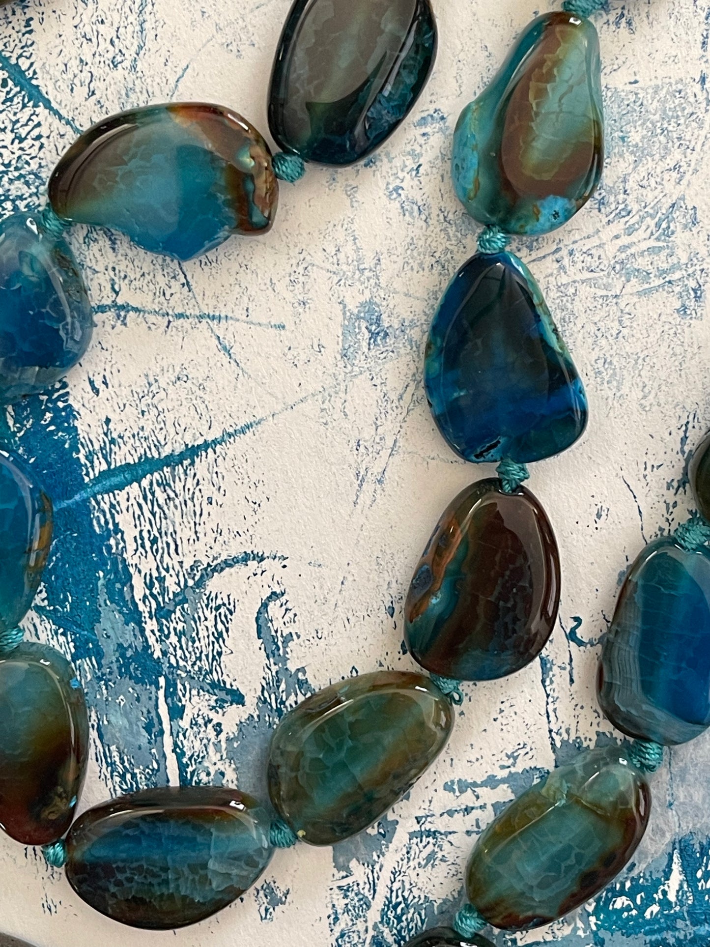 AGATE NUGGET BLUE 26-47MM HOLE 2.5 MM 1 STRAND ABOUT 10-14 PCS