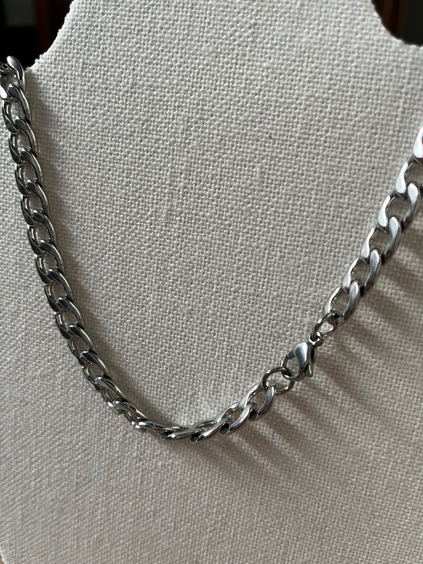Chain stainless steel 21 inches 3 available colors