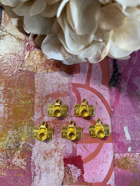 CHARM CAMERA MATTE GOLD