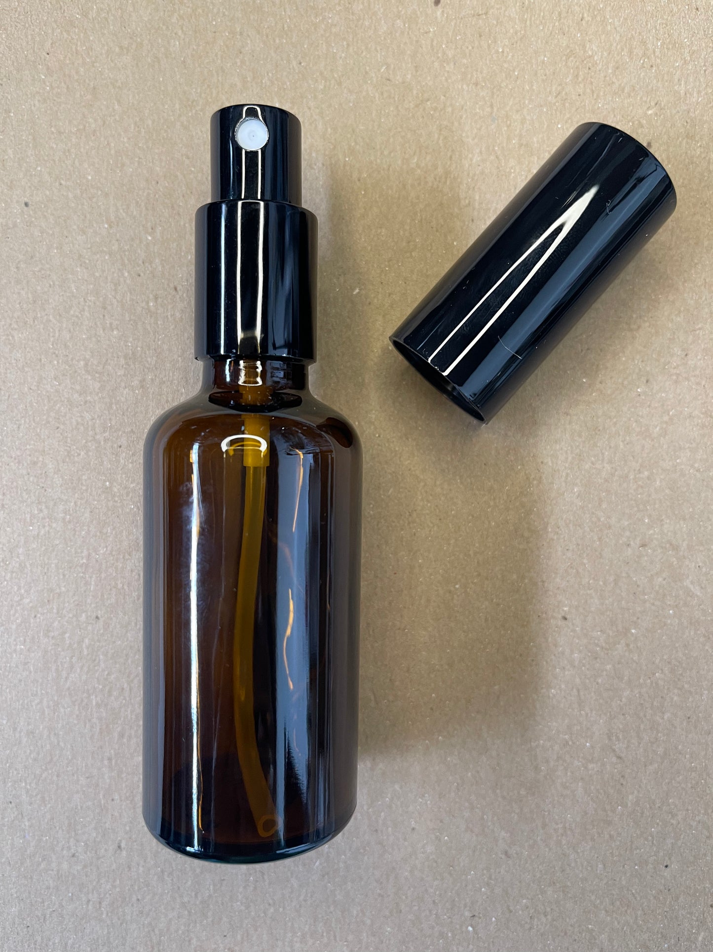 BOTELLA AMBAR 50 ML CON TAPA SPRAY NEGRA 1 PC O 6 PC