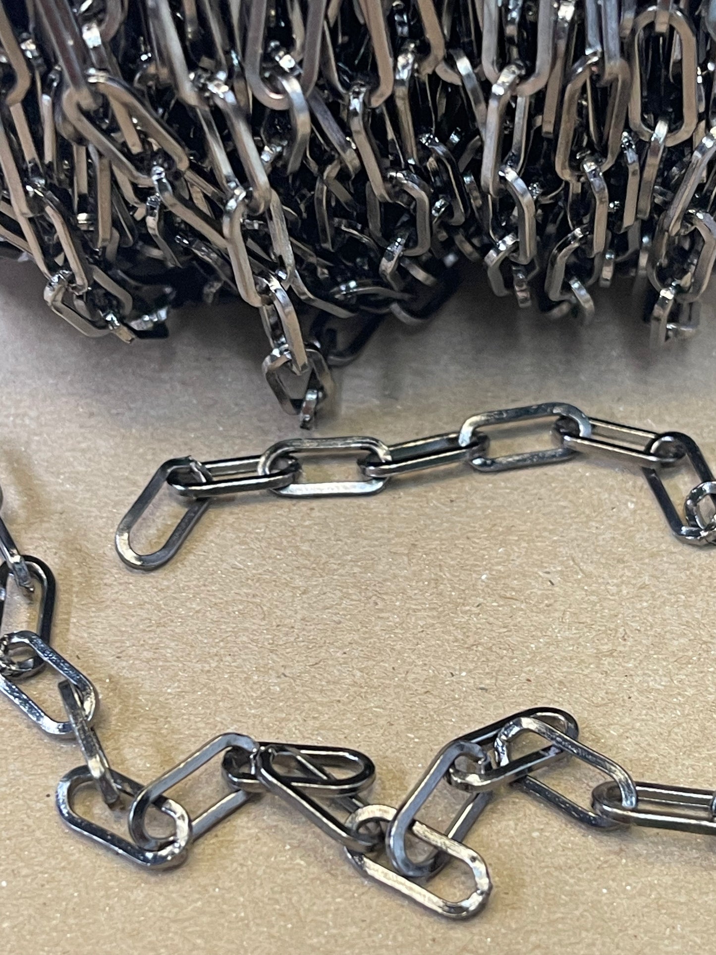 CADENA STAINLESS STEEL PAPERCLIP GUNMETAL
