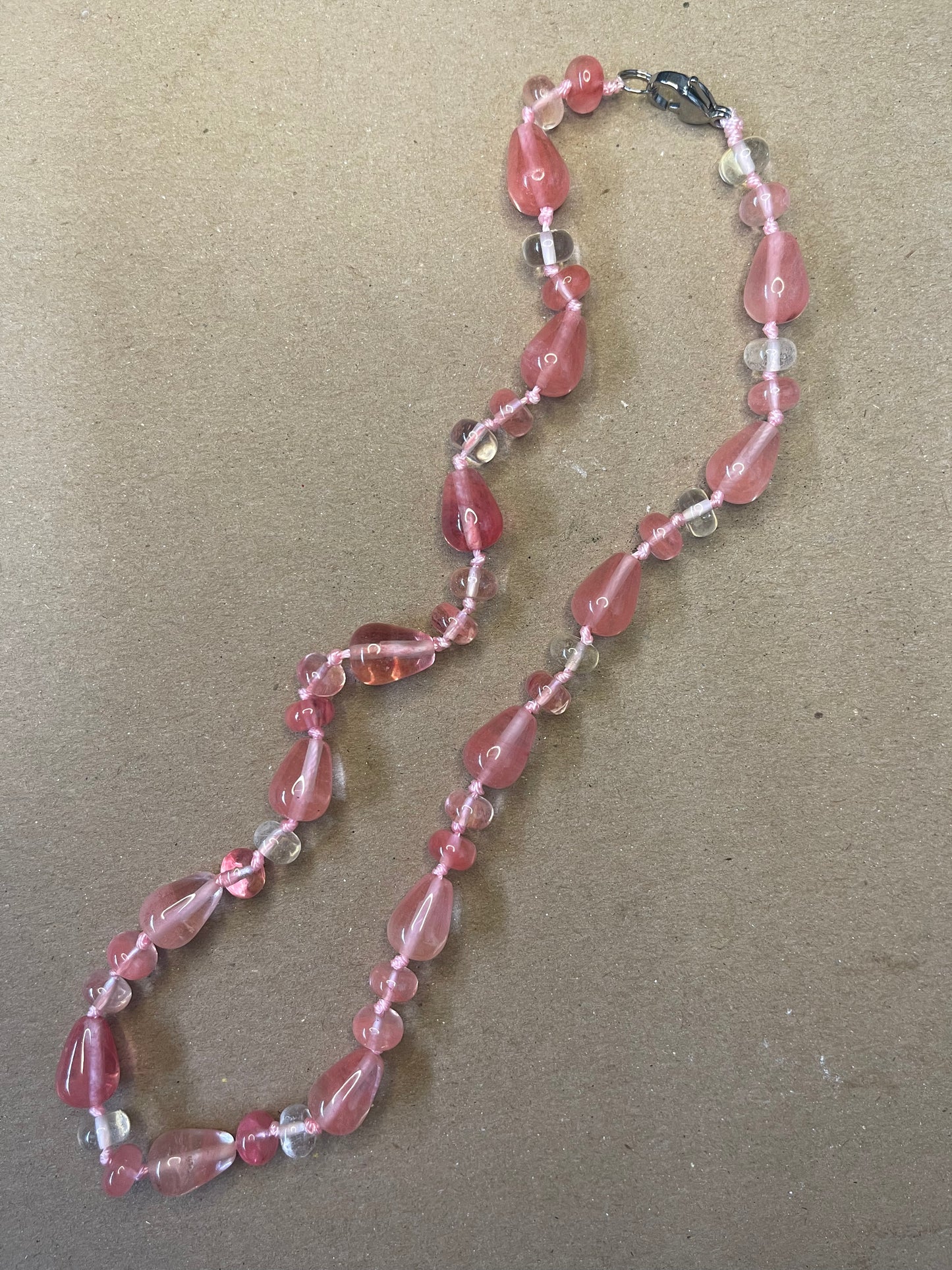 NECKLACE CHERRY QUARTZ TEARDROP 18.1"