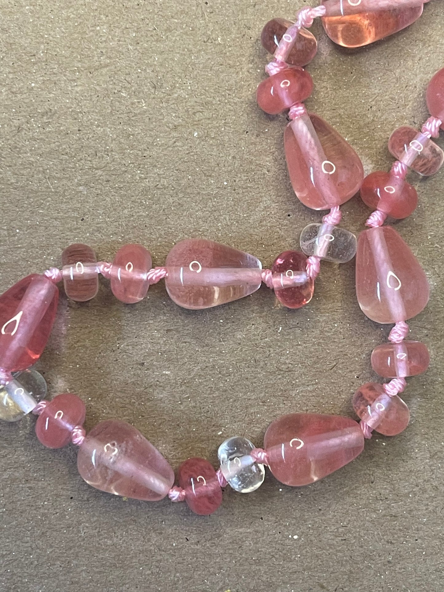 NECKLACE CHERRY QUARTZ TEARDROP 18.1"