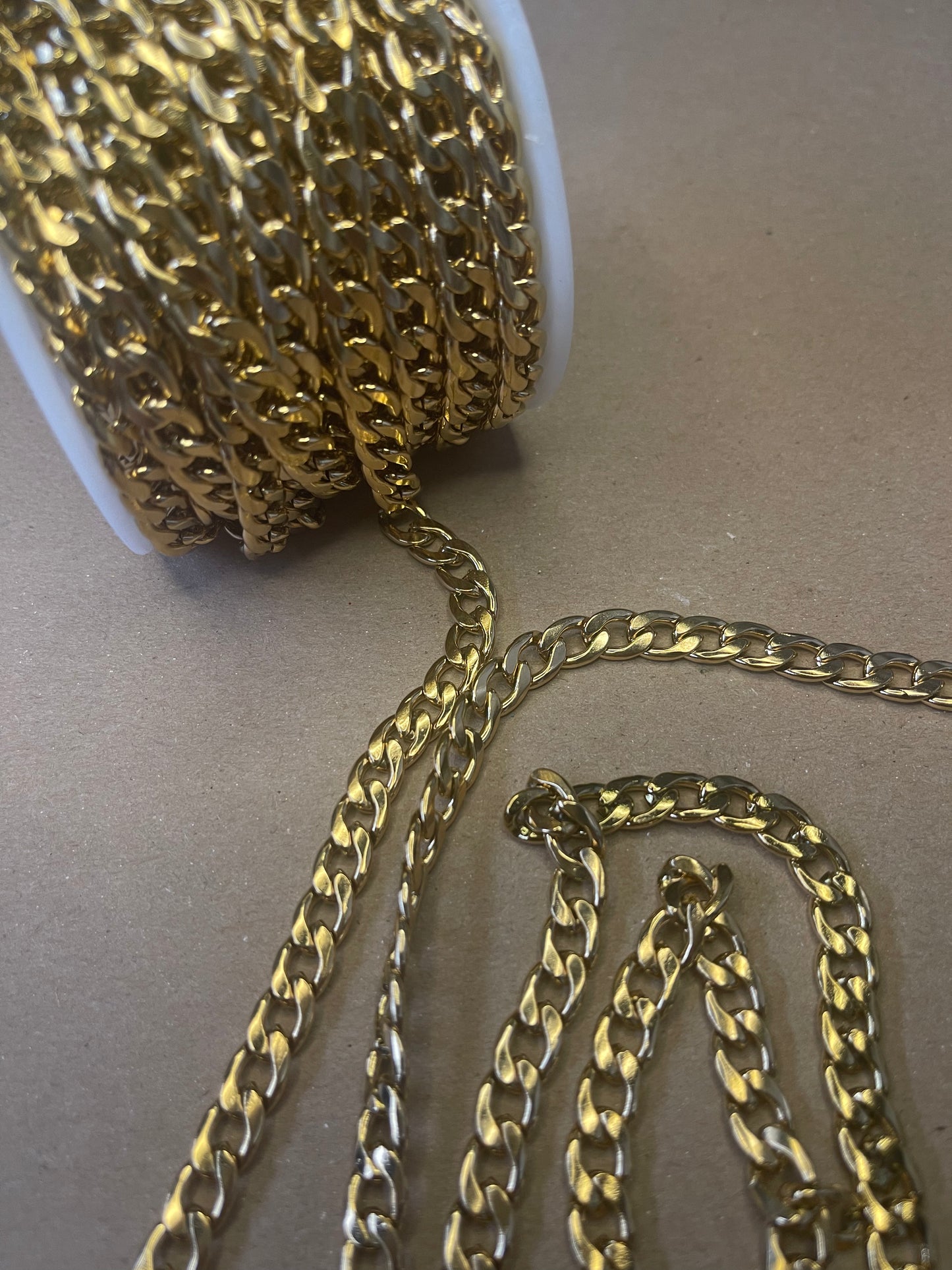 CUBAN LINK CHAIN GOLD 10X7MM PER FOOT