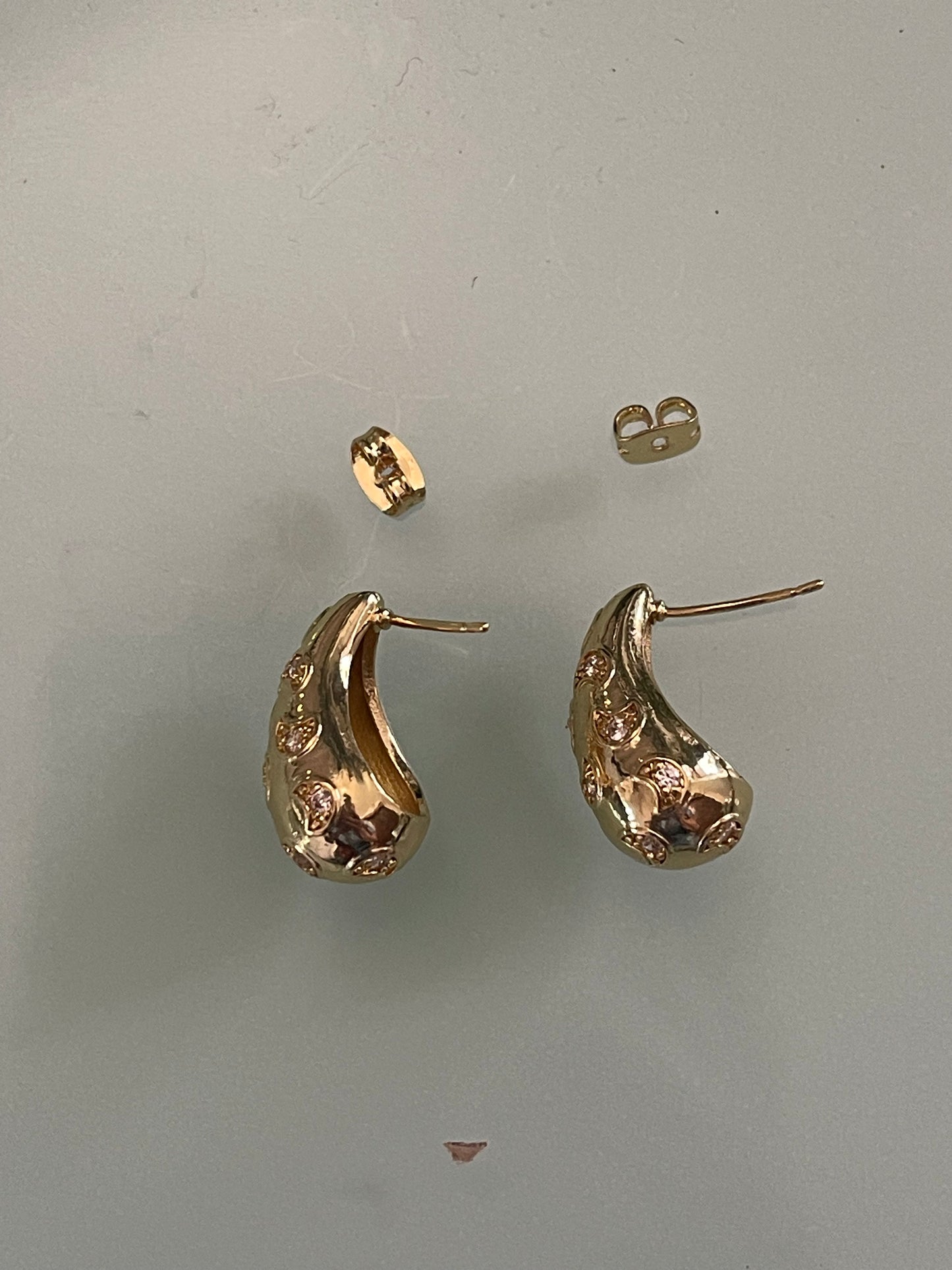 STUD EARRING GP 18 KT TEARDROP WITH MOON 1 PAIR