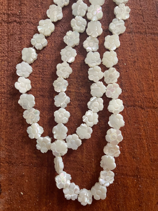 SHELL FLOWER BEAD 11MM 37 PCS PER 1 STRAND