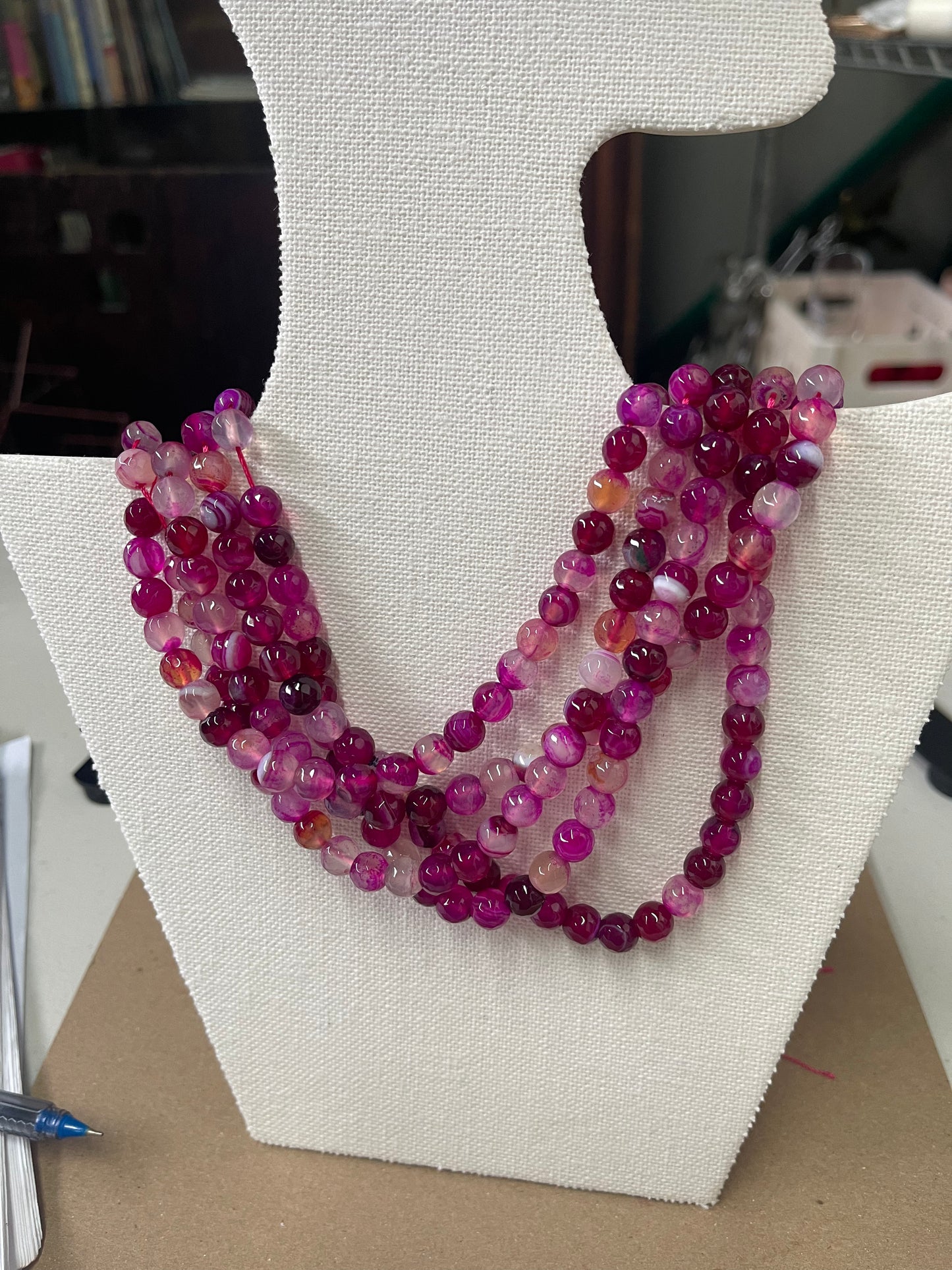 AGATE 8MM ROUND FACETED CAMELLIA 48 PCS PER 1 STRAND