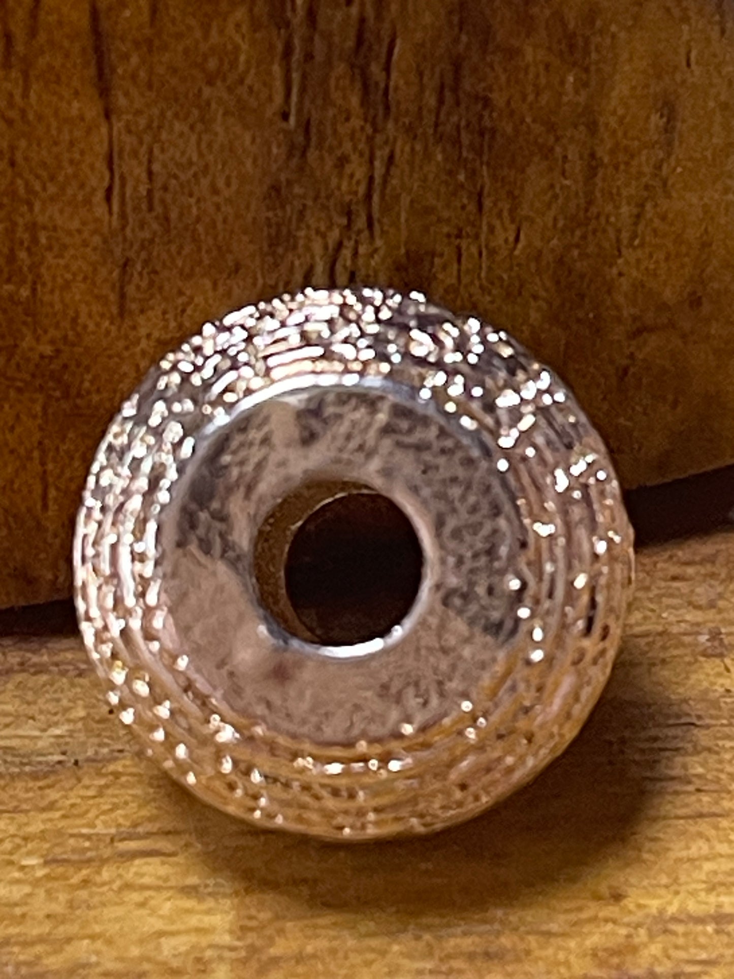 Spacer rondelle light textured gold 14.5x9mm. Hole 5mm 1 pc
