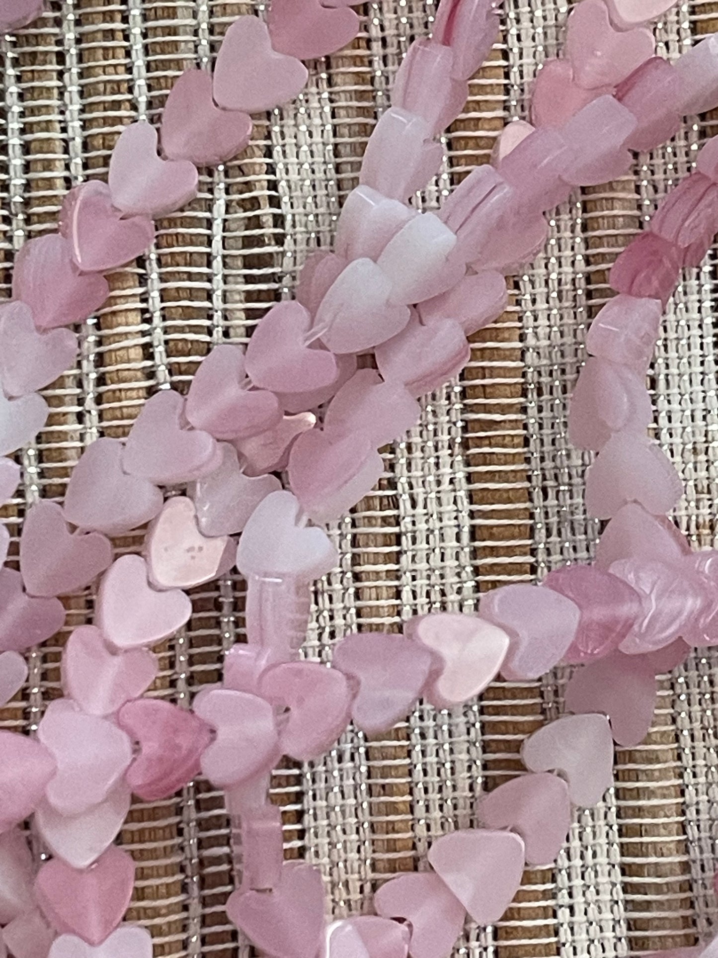 LAMPWORK GLASS HEART PINK 6X6MM 1 STRAND